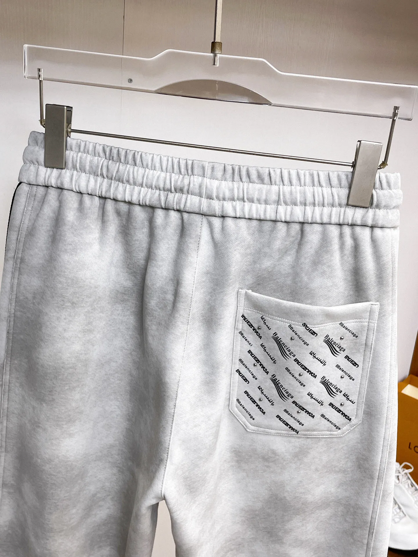 Balenciaga 🆕2026 Autumn and Winter New Arrival trousers and casual pants🎁 are on sale simultaneously on the official website. Brand Classic LOGO casual pants, customized fabrics, excellent comfort and strong touch. Highly recognisable, perfect appearance and craftsmanship. Size:M-3XL